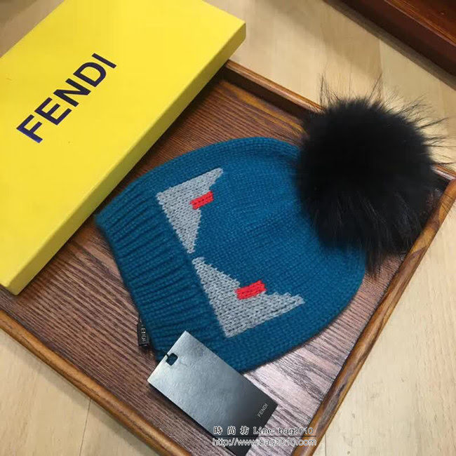 FENDI芬迪 秋冬新款 原單小怪獸 羊毛線配狐狸毛球針織帽 LLWJ7444